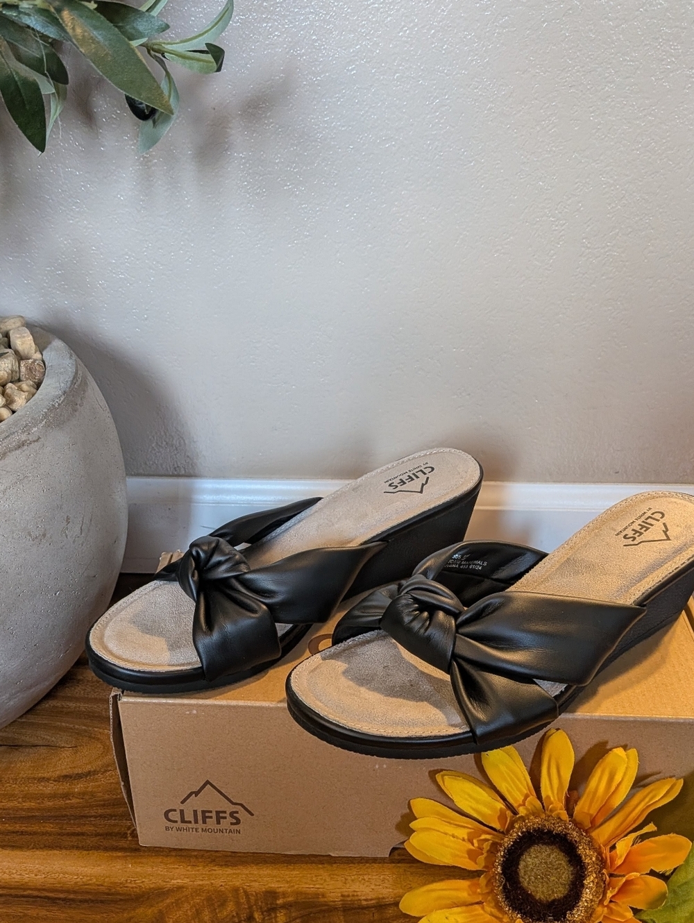 Cliffs by White Mountain Candie Women's Wedge Sandals Sz 9M NIB